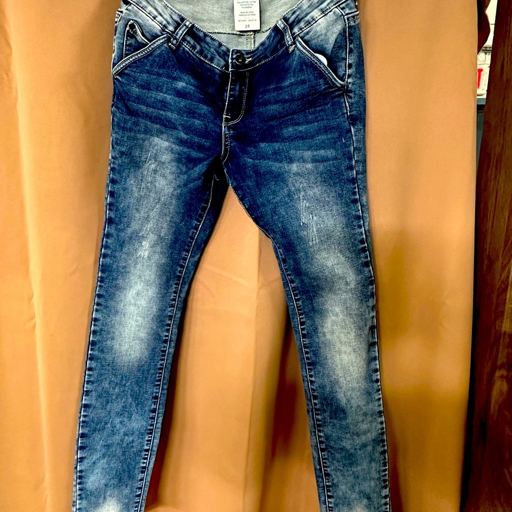 Ladies Parasuco 28 waist NWOT jeans